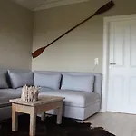 Rote Haus Hinterm Deich Nyaraló *